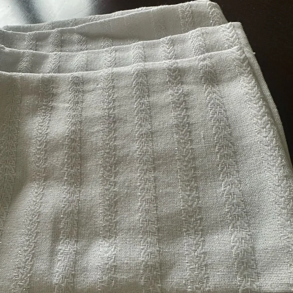 Homegoods (4) Textured White/Silver Cotton Napkins